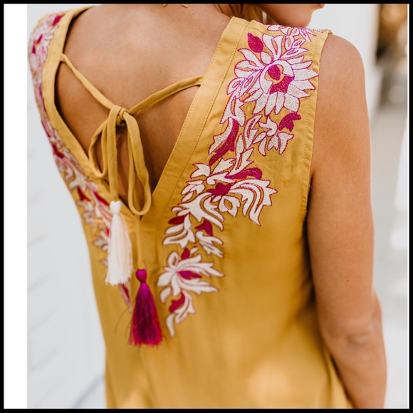 Expressions of Color Top - Picture 3 of 7